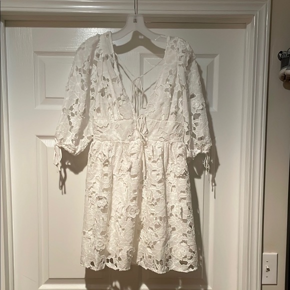 Storia White Lace Dress with Floral Design - Picture 1 of 6